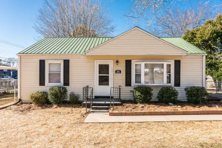 Cozy House in Gallatin City Limits