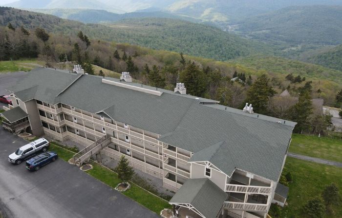 5 min walk to village and slopes! Peaceful 3 BR 2 Bath retreat
