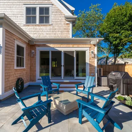 New 4-bedroom House with Swimming Pool–Just a 10-minute Walk to Town