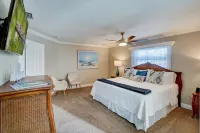 ☀Palm Breeze ☀ 1mi to Beach ☀ Heated Pool ☀ Custom Kitchen ☀