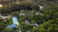 NEW LAKE HOUSE Just remodeled  All newly furnished with comfort in mind.
