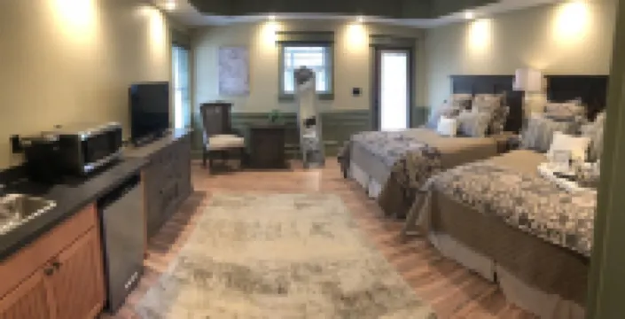 Guest Quarters at the Inn  - 101