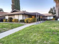 SALE! Peaceful, Clean, 4x Queen Bed, Spacious! Hotels in Hemet