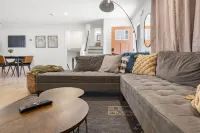 Outdoor Projector, Arcade, Fire Pit, 2 Living Rooms, Fire Pit, and more! Hotels in Snellville