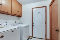 Spacious & Cozy Retreat Near OU – Perfect for Your Stay in Norman