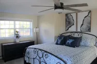 Beautiful, Fully Renovated Shellcamp Lake NH Home with private dock