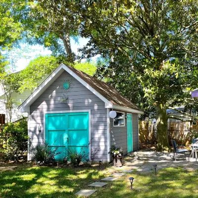 Unique Zen Tiny House 2 mi to Beach ~ Free Bikes! Minutes to Historic Charleston Hotel in zona Trader Joe's