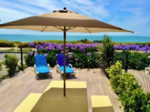 SEAFRONT, Magnificent 180° Sea View, high Standard, Garden and Private Parking Hotels in 