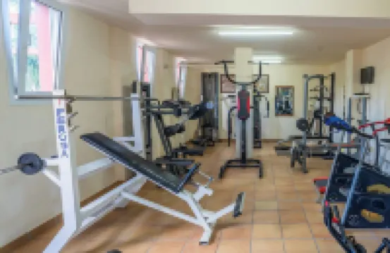 Bright 2- Bedroom Apartment with Pool & Terrace-Benalmádena