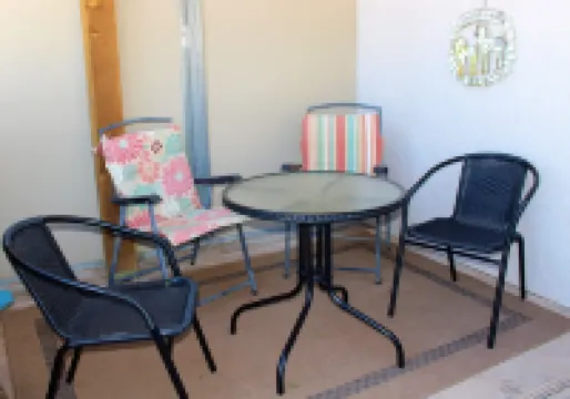 for animal lovers - cute, little Bunkhouse attached to the horse barn