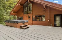 Charming 4-bedroom Ski house in Stratton with Shuttle or walk to slope.
