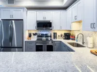 Speakeasy Vibe ~ Luxe 1BR ~ <2min walk to MKT SQ