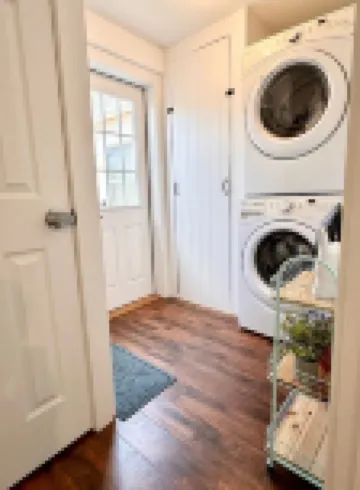 Charming Cape Cod Getaway- EV Charger, Mini Golf, Walk to The Beach, Pets Okay!