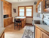 Chic Bay View Getaway - Charming 2-bedroom duplex with WiFi in amazing Milwaukee