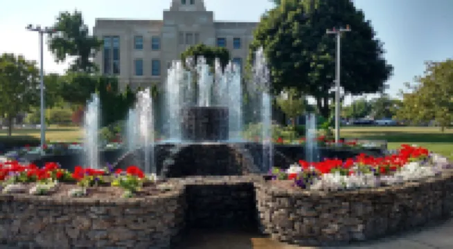 Hurry WE'Re Filling Fast! Downtown Short Walk to Food Bars & Ferrys.  Sleeps 18!