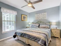 ALWAYS FREE POOL HEAT - 2 KINGS, Games room! 5 smart TV’s - S/Steel appliances Hotel dekat Publix Super Market at Village Shops at Bellalago