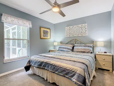 ALWAYS FREE POOL HEAT - 2 KINGS, Games room! 5 smart TV’s - S/Steel appliances Hotels near Publix Super Market at Village Shops at Bellalago