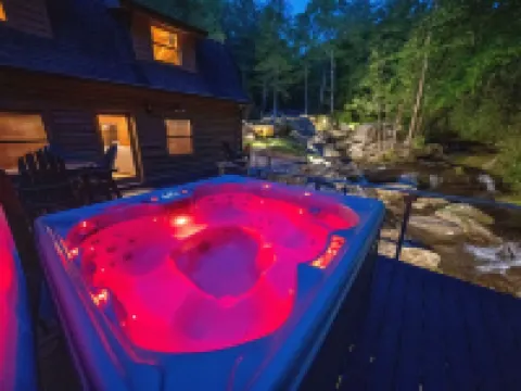 Luxury Mountain Cabin On 320+ Acres Near Asheville, Lake Lure & Hendersonville Hotels in Edneyville