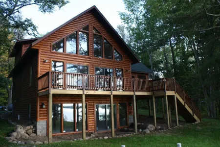 Beautiful Birchwood Lake Cabin; Awesome Fishing & Sunsets, plus game room!