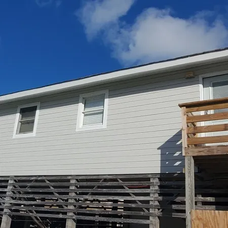 Steps to the Beach Pet friendlyHouse. Pool & hot tub! 3 minute walk to beach!