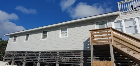 Steps to the Beach Pet friendlyHouse. Pool & hot tub! 3 minute walk to beach!