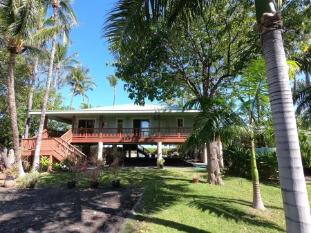 Private beach front property, the perfect getaway! Enjoy our slice of paradise. Отели рядом с достопримечательностью «Хапуна Бич»