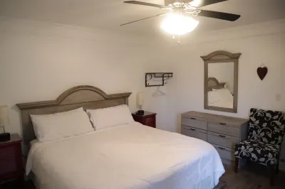 Beautiful 2Bd/2Ba In The Heart Of Downtown Atlanta! So Convenient!