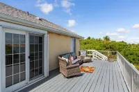 LAKE HOUSE FAMILY VACATION RETREAT, w/water toys sleeps 16 and RACE Ready