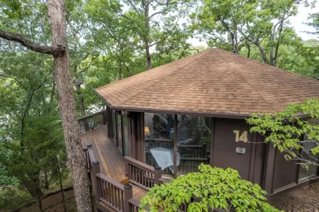 Treetop Village #14.  Pet-Friendly; Pool & Slips Steps Away; Sleeps 10