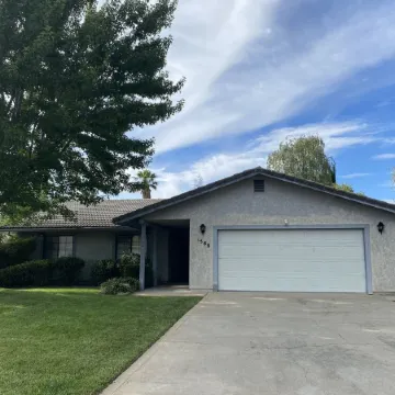 Arroyo Manor - Centrally Located