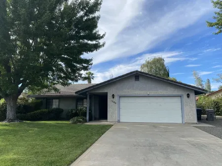 Arroyo Manor - Centrally Located