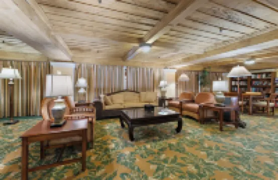Perfect Palm Beach Location.Classic, spacious  1-bedroom condo, suite with AC.