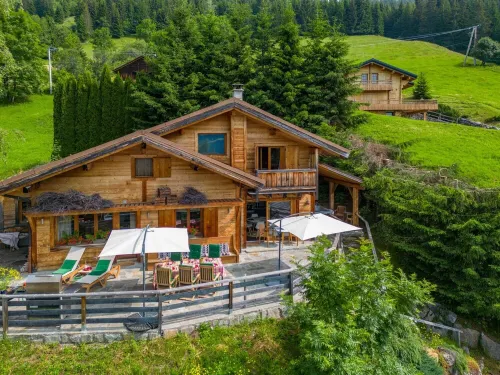 Chalet with whirlpool bath, exceptional panorama and sunshine.