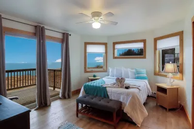 Spruce at Lake Bluff Preserve-Lake Michigan Views-Sleeps 20