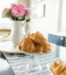 25 Steps to Beach! Bright & Stylish Beach Cottage