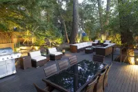 Wine Country Redwood Estate in the Heart of Wine Country