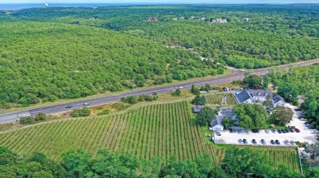 Large, Renovated, Pet Friendly home w/ room for everyone!  Close to everything.. Отели рядом с достопримечательностью «Кейп Код Нешнел Сишор»