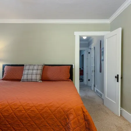 Historic Downtown │Walk Everywhere │Private Hot Tub │One Block to River