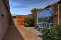 Beautiful 3 Bdrm./2 Bath Gold Canyon home w/heated pool in private setting Отели рядом с достопримечательностью «Голдфилд (Гост Таун)»