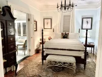 Luxurious and Relaxing Elegance Upstairs 🚭