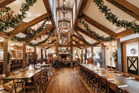 Four bedroom home walking distance to Historical Downtown Lapeer, Отели в г. Lapeer County