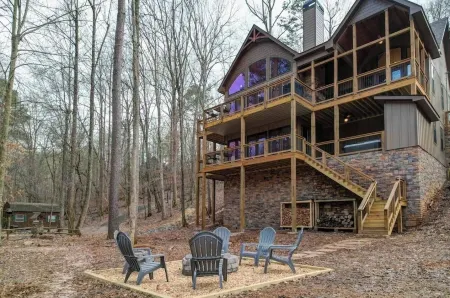 Riverfront Cabin — Hot Tub, Bar, & Fireplace