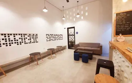 Kaskos Stay & Coffee Syariah Отели в г. Way Dadi