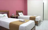 Flory Hotel Hotellit kohteessa Panggungharjo