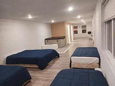 family reunion HQ. 8 beds 2 bathrooms and a hot tub!