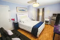 Private room with separate entrance. Wilmington,North Carolina