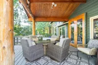 Charming Lakefront Log Cabin