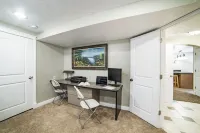 The Pickleball Manor Hotels in Highland