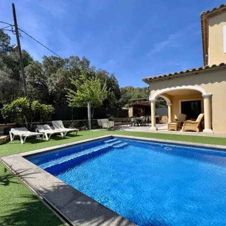 Judibar House with Barbecue and Pool with Jacuzzi in Calonge, Costa Brava.