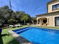 Judibar House with Barbecue and Pool with Jacuzzi in Calonge, Costa Brava.